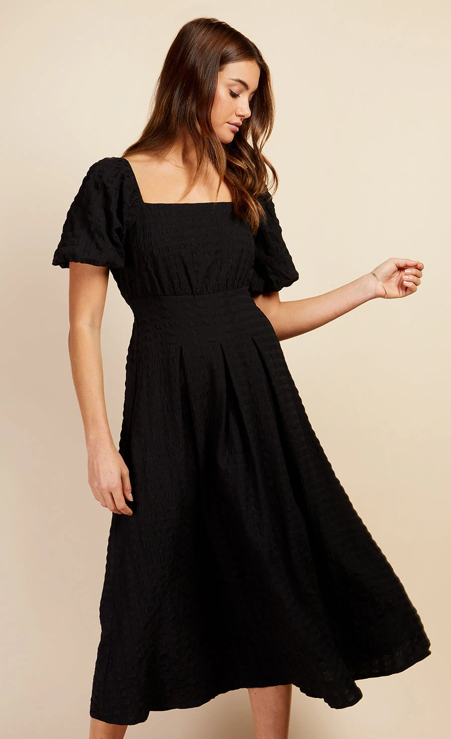 Little Mistress Black Texture Puff Sleeve Midaxi Dress By Vogue Williams 6 Little Mistress Black Texture Puff Sleeve Midaxi Dress By Vogue Williams - Image 4